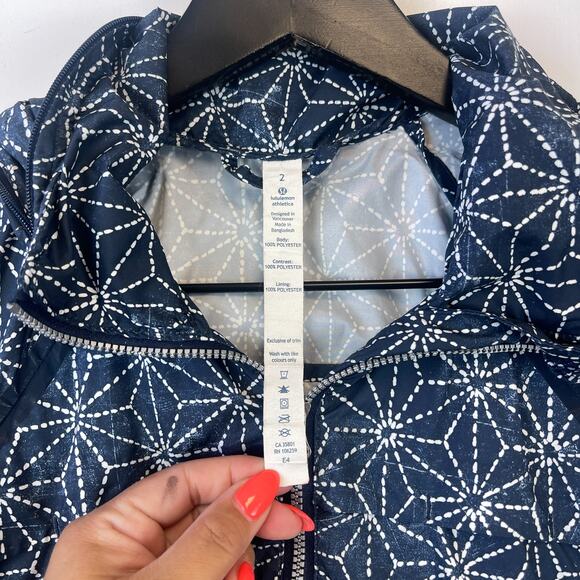 Lululemon Size 2 Blue Printed 1/2 Zip Windbreaker Hooded Jacket - Picture 8 of 14